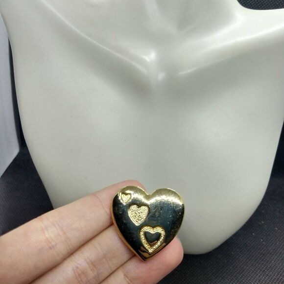 Gold tone‎ heart heavy brooch vintage variety club
